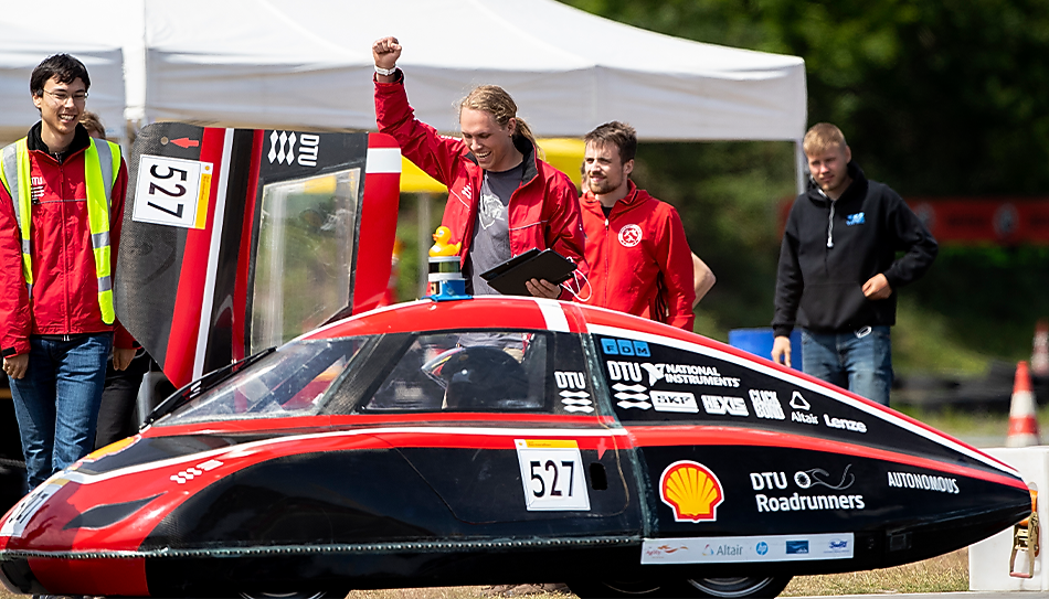 DTU team member raises arm in celebration