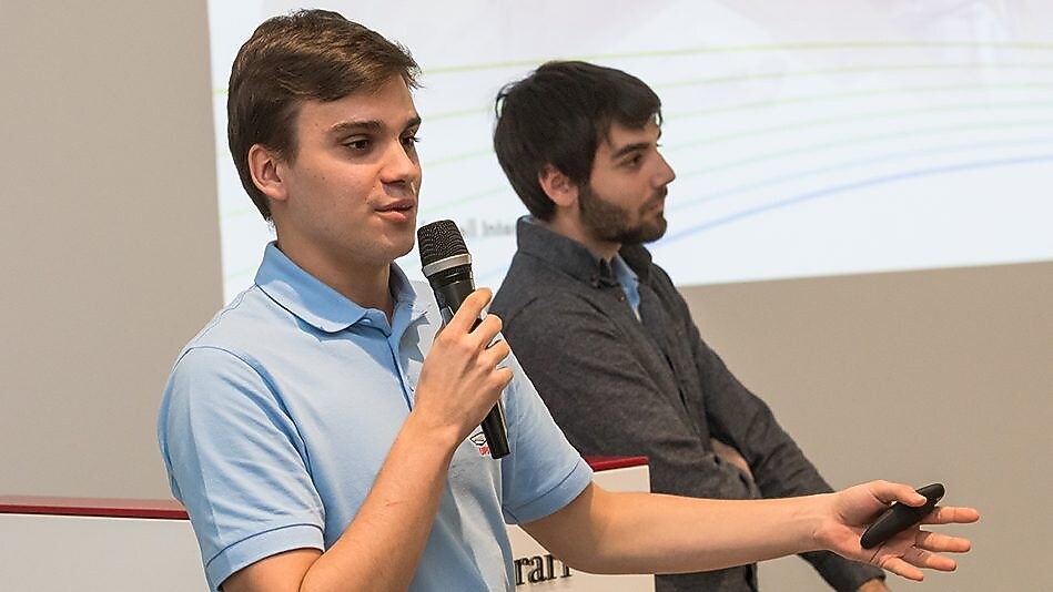 TIM UPS INSA Team Leader talking on microphone