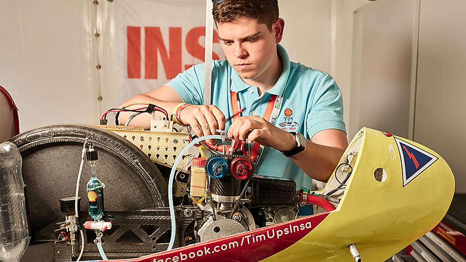 Insa Toulouse mechanic working on car